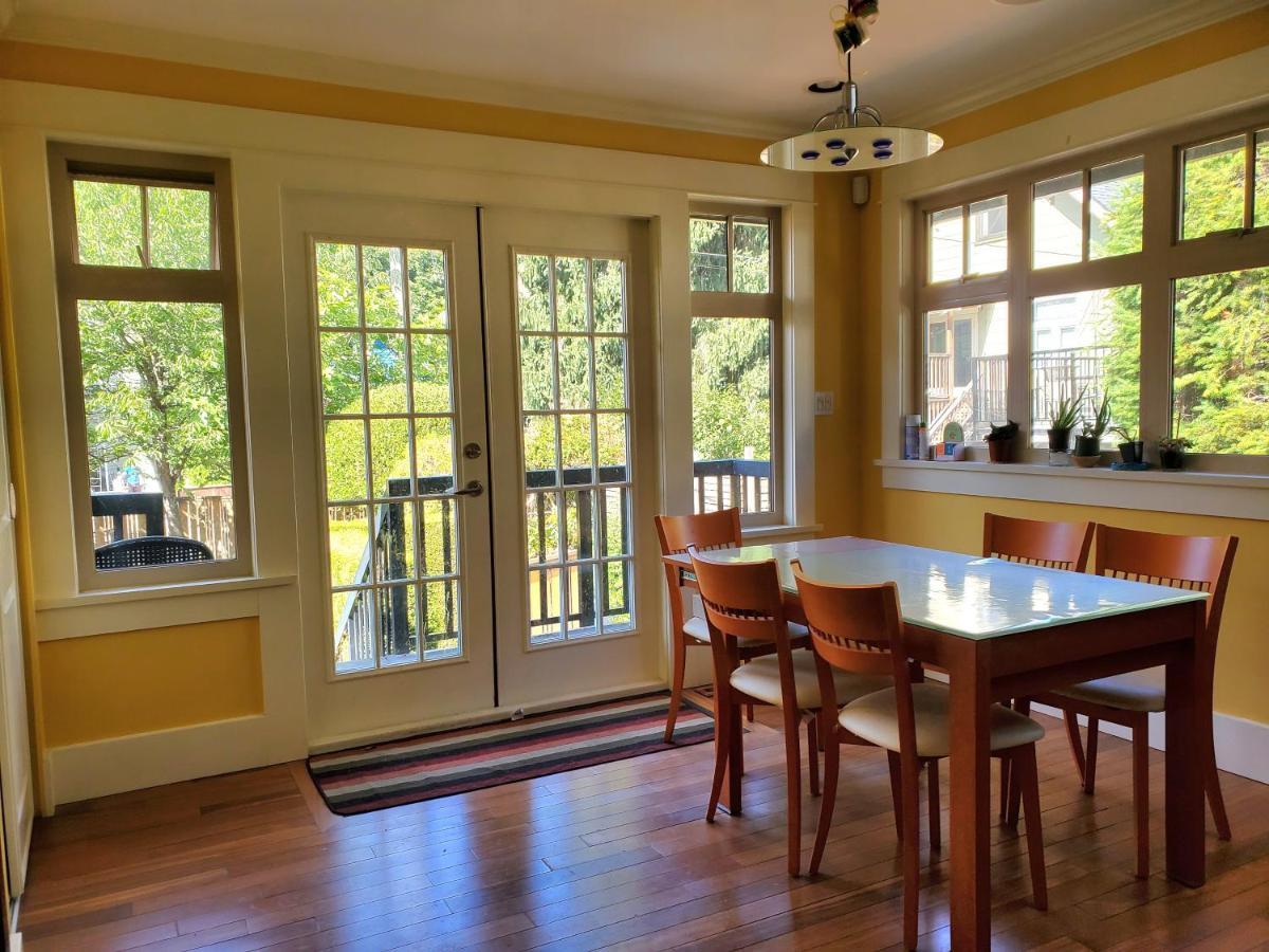 Elegant, Sunny Modern Home With Skylights - Kitsilano, Vancouver Eksteriør billede