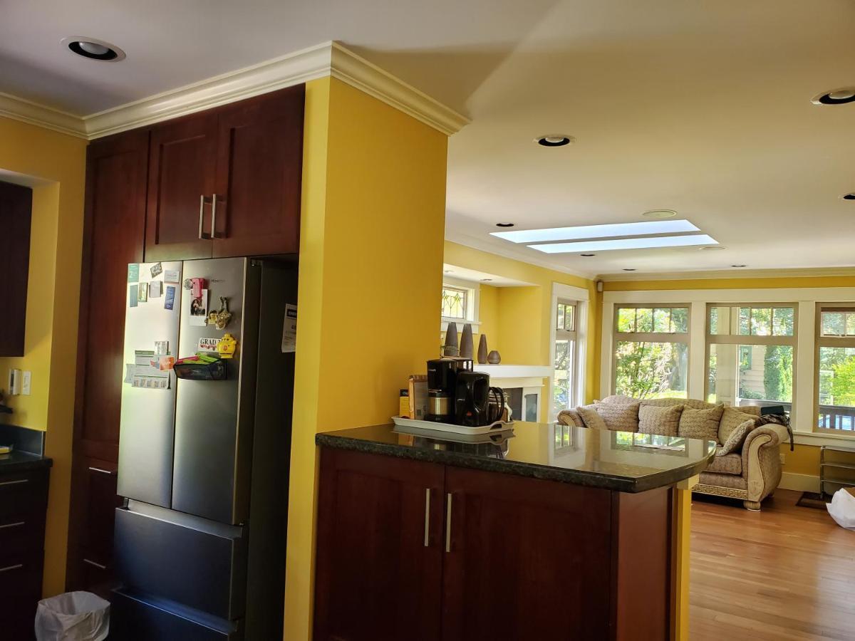 Elegant, Sunny Modern Home With Skylights - Kitsilano, Vancouver Eksteriør billede